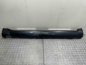 Gebruikte Sideskirt rechts Audi A8 (D3) 6.0 W12 48V Quattro Prijs € 95,00 Margeregeling aangeboden door Automaterialen Ronald Morien B.V.