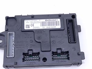 Gebruikte Module Bodycontrol Renault Clio IV Estate/Grandtour (7R) 0.9 Energy TCE 12V Prijs € 59,00 Margeregeling aangeboden door Automaterialen Ronald Morien B.V.