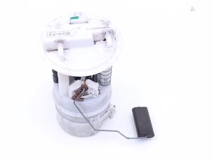 Gebruikte Benzinepomp Renault Clio IV Estate/Grandtour (7R) 0.9 Energy TCE 12V Prijs € 49,00 Margeregeling aangeboden door Automaterialen Ronald Morien B.V.