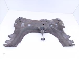 Gebruikte Subframe Renault Clio IV Estate/Grandtour (7R) 0.9 Energy TCE 12V Prijs € 45,00 Margeregeling aangeboden door Automaterialen Ronald Morien B.V.