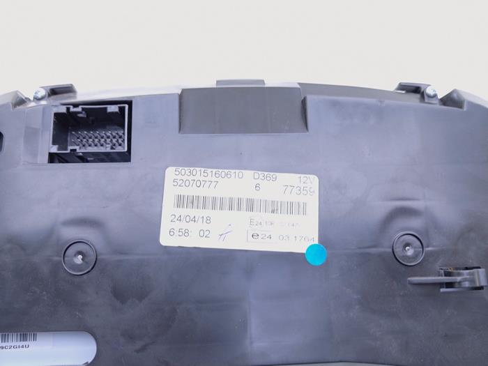 Instrumentenpaneel van een Opel Combo 1.3 CDTI 16V 2018