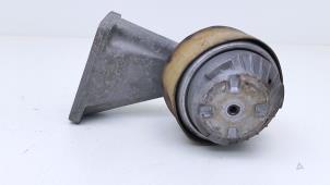 Gebruikte Motorrubber Mercedes CLS (C219) 500 5.0 V8 24V Prijs € 45,00 Margeregeling aangeboden door Automaterialen Ronald Morien B.V.