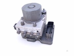 Gebruikte ABS Pomp Renault Twingo III (AH) 1.0 SCe 70 12V Prijs € 65,00 Margeregeling aangeboden door Automaterialen Ronald Morien B.V.