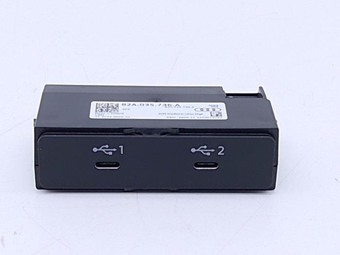Gebruikte AUX/USB aansluiting Audi RS 3 Sportback (8YA) 2.5 TFSI 20V Quattro Prijs € 75,00 Margeregeling aangeboden door Automaterialen Ronald Morien B.V.