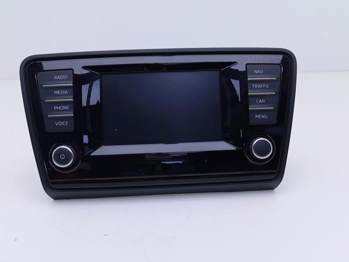 Gebruikte Display Interieur Skoda Octavia Combi (5EAC) 1.2 TSI 16V Prijs € 225,00 Margeregeling aangeboden door Automaterialen Ronald Morien B.V.