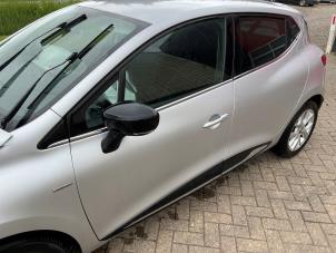 Gebruikte Deur 4Deurs links-voor Renault Clio IV (5R) 0.9 Energy TCE 90 12V Prijs € 345,00 Margeregeling aangeboden door Automaterialen Ronald Morien B.V.