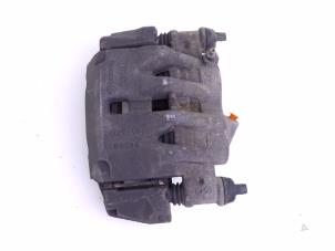 Gebruikte Remklauw (Tang) rechts-voor Citroen Jumper (U9) 2.2 Blue HDi 165 Prijs € 75,00 Inclusief btw aangeboden door Automaterialen Ronald Morien B.V.