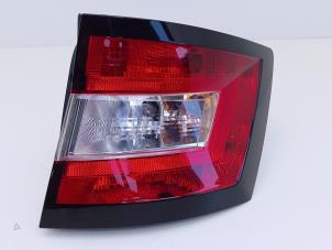 Gebruikte Achterlicht rechts Skoda Fabia III Combi (NJ5) 1.4 TDI 16V 90 Greentech Prijs € 95,00 Margeregeling aangeboden door Automaterialen Ronald Morien B.V.