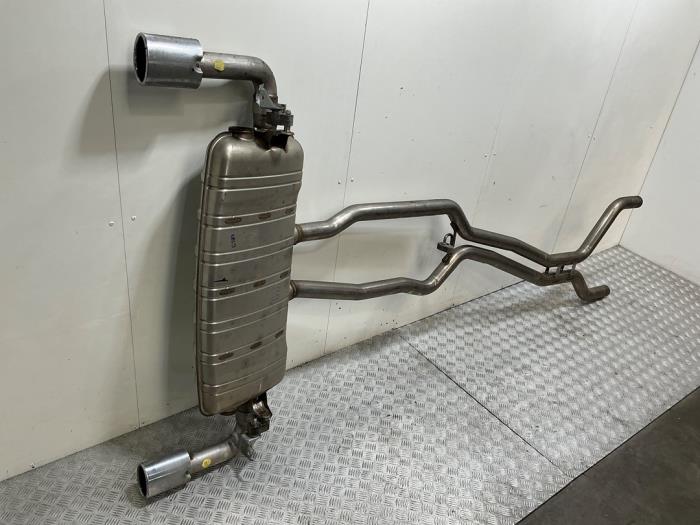 Uitlaat Einddemper van een Volkswagen Touareg 2010