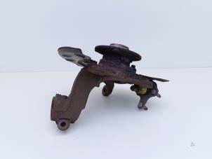 Gebruikte Fusee links-voor Skoda Octavia Combi (5EAC) 1.6 TDI Greenline 16V Prijs € 49,00 Margeregeling aangeboden door Automaterialen Ronald Morien B.V.