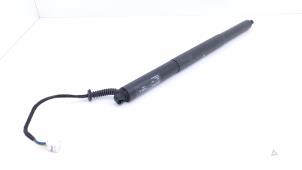 Gebruikte Achterklepdemper rechts-achter XPENG G6 Long Range 88 kW Prijs € 295,00 Margeregeling aangeboden door Automaterialen Ronald Morien B.V.