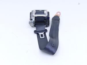 Gebruikte Veiligheidsgordel midden-achter Audi A8 (D3) 6.0 W12 48V Quattro Prijs € 45,00 Margeregeling aangeboden door Automaterialen Ronald Morien B.V.