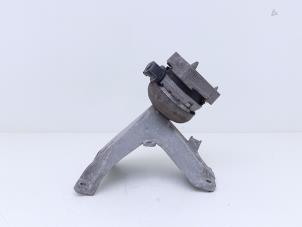 Gebruikte Motorsteun Audi A8 (D3) 6.0 W12 48V Quattro Prijs € 65,00 Margeregeling aangeboden door Automaterialen Ronald Morien B.V.