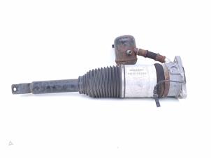Gebruikte Achterpoot links Audi A8 (D3) 6.0 W12 48V Quattro Prijs € 95,00 Margeregeling aangeboden door Automaterialen Ronald Morien B.V.