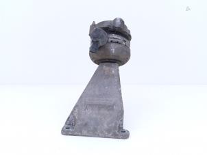 Gebruikte Motorsteun Audi A8 (D3) 6.0 W12 48V Quattro Prijs € 65,00 Margeregeling aangeboden door Automaterialen Ronald Morien B.V.