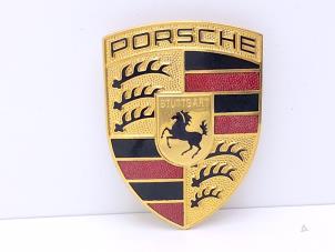 Gebruikte Embleem Porsche Cayenne (9PA) 3.2 V6 24V Prijs € 75,00 Margeregeling aangeboden door Automaterialen Ronald Morien B.V.