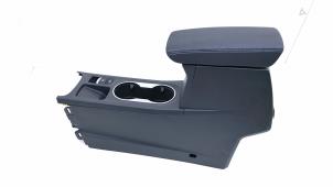 Gebruikte Armleuning Renault Captur II (RJB) 1.6 E-Tech 145 Prijs € 195,00 Inclusief btw aangeboden door Automaterialen Ronald Morien B.V.