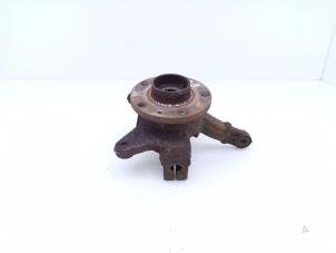 Gebruikte Asschenkel links-voor Renault Kangoo Express (FW) ZE Prijs € 49,00 Margeregeling aangeboden door Automaterialen Ronald Morien B.V.