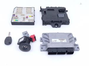 Gebruikte Contactslot + computer Renault Kangoo Express (FW) ZE Prijs € 345,00 Margeregeling aangeboden door Automaterialen Ronald Morien B.V.