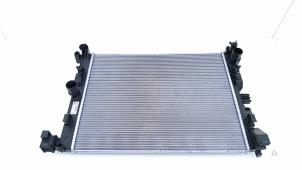 Gebruikte Radiateur Renault Captur II (RJB) 1.6 E-Tech 145 Prijs € 235,95 Inclusief btw aangeboden door Automaterialen Ronald Morien B.V.