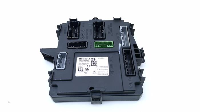 Gebruikte Bodycontrol Module Renault Captur II (RJB) 1.6 E-Tech 145 Prijs € 149,00 Inclusief btw aangeboden door Automaterialen Ronald Morien B.V.