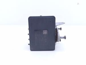 Gebruikte ABS Pomp Mercedes C Estate (S205) C-180 1.6 16V BlueEfficiency Prijs € 95,00 Margeregeling aangeboden door Automaterialen Ronald Morien B.V.