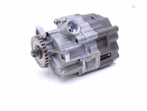 Gebruikte Oliepomp Mercedes AMG GT 4-door coupe (X290) 3.0 43 EQ boost 4-Matic+ Prijs € 165,00 Margeregeling aangeboden door Automaterialen Ronald Morien B.V.