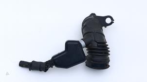 Gebruikte Aanzuigslang Lucht Renault Captur II (RJB) 1.6 E-Tech 145 Prijs € 59,29 Inclusief btw aangeboden door Automaterialen Ronald Morien B.V.