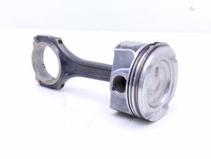 Gebruikte Zuiger Mercedes AMG GT 4-door coupe (X290) 3.0 43 EQ boost 4-Matic+ Prijs € 175,00 Margeregeling aangeboden door Automaterialen Ronald Morien B.V.