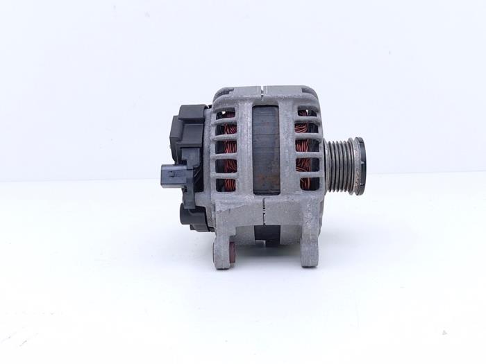 Gebruikte Dynamo Volkswagen Polo VI (AW1) 1.0 MPI 12V Prijs € 75,00 Margeregeling aangeboden door Automaterialen Ronald Morien B.V.