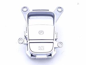 Gebruikte Schakelaar handrem Hyundai Tucson (NX) 1.6 T-GDI Hybrid 48V Prijs € 25,00 Margeregeling aangeboden door Automaterialen Ronald Morien B.V.