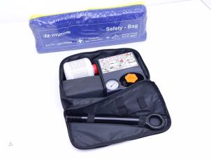 Gebruikte Banden reparatieset Hyundai Tucson (NX) 1.6 T-GDI Hybrid 48V Prijs € 49,00 Margeregeling aangeboden door Automaterialen Ronald Morien B.V.