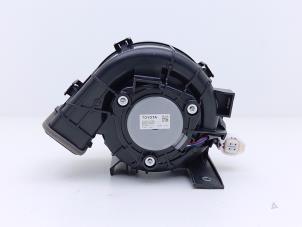 Gebruikte Chaufage Ventilatiemotor Toyota Corolla Touring Sport (E21/EH1) 2.0 16V Hybrid Prijs € 45,00 Margeregeling aangeboden door Automaterialen Ronald Morien B.V.