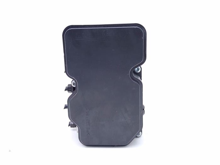 ABS Pomp van een Toyota Corolla Touring Sport (E21/EH1) 2.0 16V Hybrid 2020