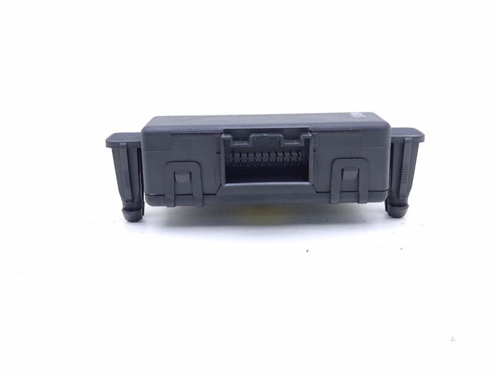 Gebruikte Gateway module Porsche Cayenne (9PA) 3.2 V6 24V Prijs € 65,00 Margeregeling aangeboden door Automaterialen Ronald Morien B.V.