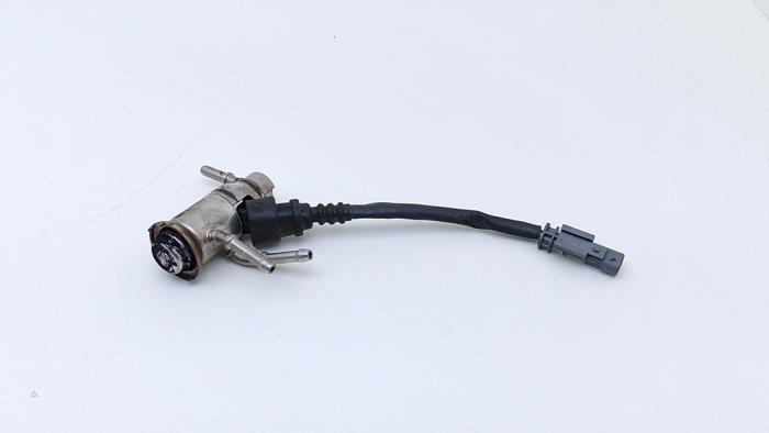 Gebruikte Injector adblue Alfa Romeo Giulia (952) 2.2d 136 16V Prijs € 125,00 Margeregeling aangeboden door Automaterialen Ronald Morien B.V.
