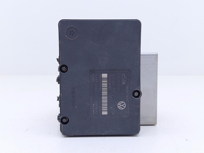 ABS Pomp van een Porsche Cayenne (9PA) 3.2 V6 24V 2005