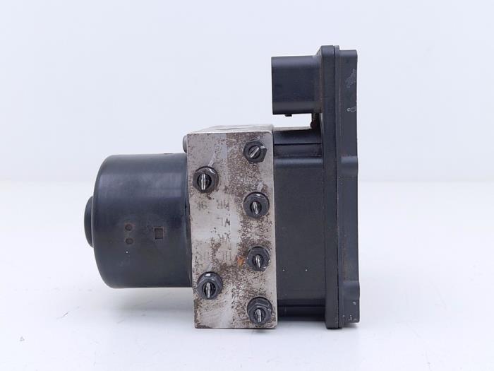 ABS Pomp van een Porsche Cayenne (9PA) 3.2 V6 24V 2005