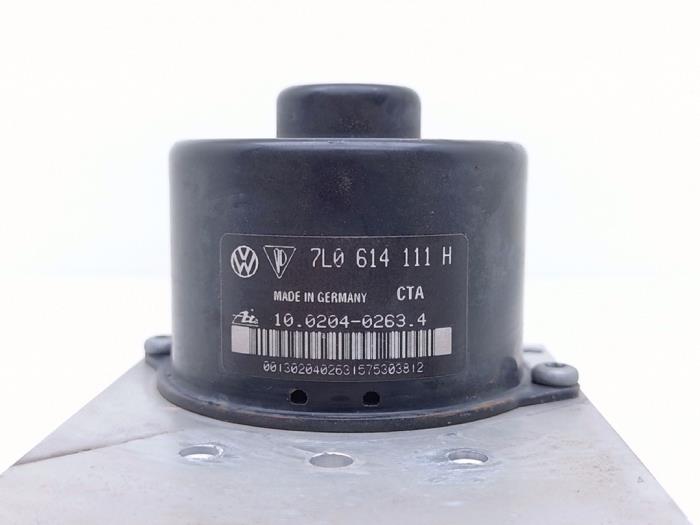 ABS Pomp van een Porsche Cayenne (9PA) 3.2 V6 24V 2005