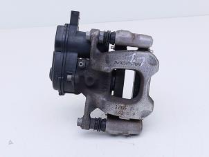 Gebruikte Remklauw (Tang) links-achter Jeep Renegade (BU) 1.4 Multi Air 16V Prijs € 49,00 Margeregeling aangeboden door Automaterialen Ronald Morien B.V.