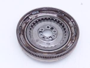 Gebruikte Dubbele massa vliegwiel Seat Arona (KJX) 1.0 TSI 12V Prijs € 195,00 Inclusief btw aangeboden door Automaterialen Ronald Morien B.V.