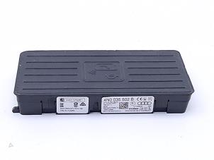 Gebruikte Draadloze oplader Audi RS Q8 4.0 V8 32V RS TFSI Mild Hybrid Quattro Prijs € 75,00 Margeregeling aangeboden door Automaterialen Ronald Morien B.V.