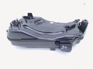 Gebruikte Adblue tank Volkswagen Golf VIII (CD1) 2.0 TDI BlueMotion 16V Prijs € 393,25 Inclusief btw aangeboden door Automaterialen Ronald Morien B.V.