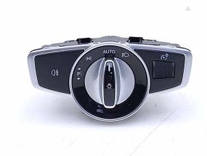 Gebruikte Schakelaar Licht Mercedes AMG GT 4-door coupe (X290) 4.0 63 S V8 Turbo 4-Matic+ Prijs € 39,00 Margeregeling aangeboden door Automaterialen Ronald Morien B.V.