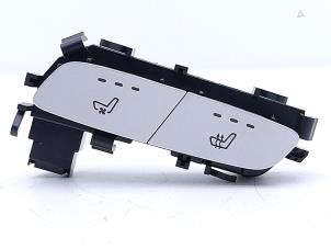 Gebruikte Schakelaar Stoelverwarming Mercedes AMG GT 4-door coupe (X290) 4.0 63 S V8 Turbo 4-Matic+ Prijs € 29,00 Margeregeling aangeboden door Automaterialen Ronald Morien B.V.