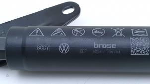 Gebruikte Kofferdekseldemper rechts-achter Volkswagen Tiguan (CT1) 2.0 TDI 4Motion Prijs € 78,65 Inclusief btw aangeboden door Automaterialen Ronald Morien B.V.