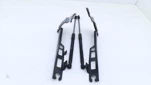 Gebruikte Motorkap Scharnier Volkswagen Tiguan (CT1) 2.0 TDI 4Motion Prijs € 90,75 Inclusief btw aangeboden door Automaterialen Ronald Morien B.V.