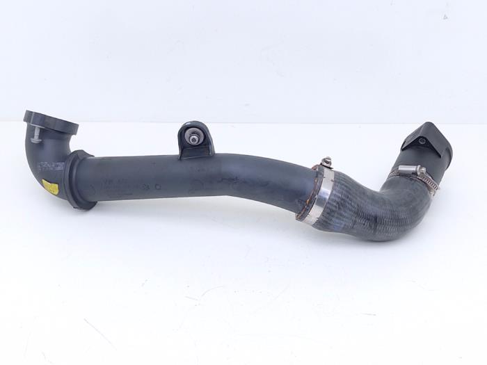 Gebruikte Intercooler Buis Skoda Rapid Spaceback 1.6 TDI 16V Prijs € 61,98 Margeregeling aangeboden door Automaterialen Ronald Morien B.V.
