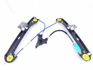 Gebruikte Raammechaniek 4Deurs links-achter Mercedes AMG GT 4-door coupe (X290) 4.0 63 S V8 Turbo 4-Matic+ Prijs € 35,00 Margeregeling aangeboden door Automaterialen Ronald Morien B.V.