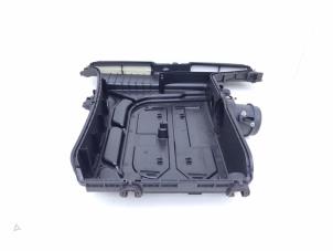 Gebruikte Luchtfilterhuis Audi Q7 (4MB/4MG) 3.0 TDI V6 24V e-tron plug-in hybrid Prijs € 95,00 Margeregeling aangeboden door Automaterialen Ronald Morien B.V.